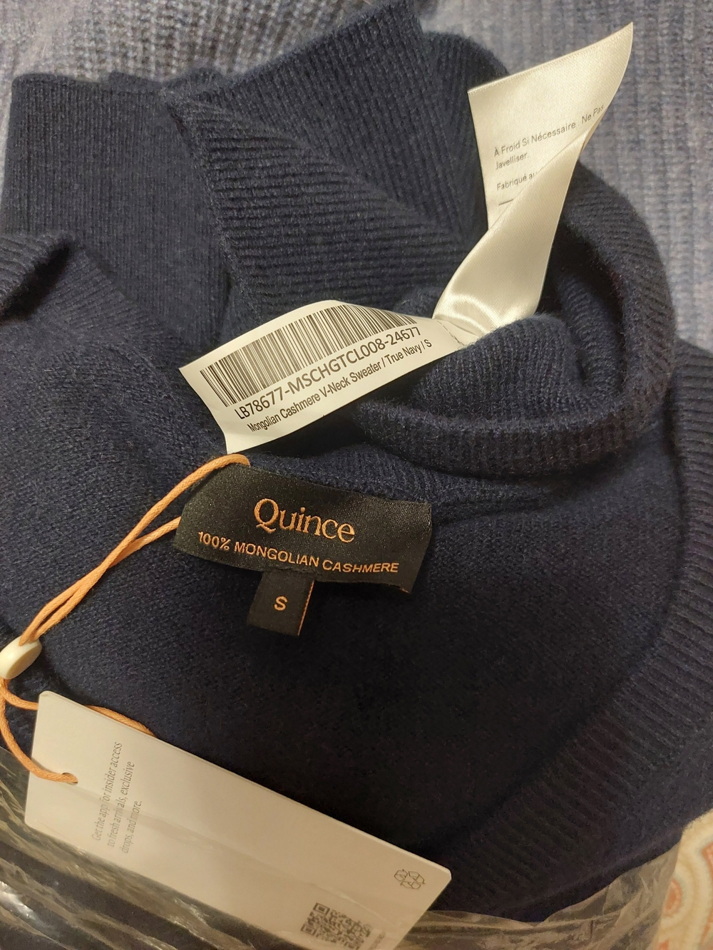 Quince Mongolian Cashmere V-Neck Sweater True Navy Women's NWT - Picture 5 of 5
